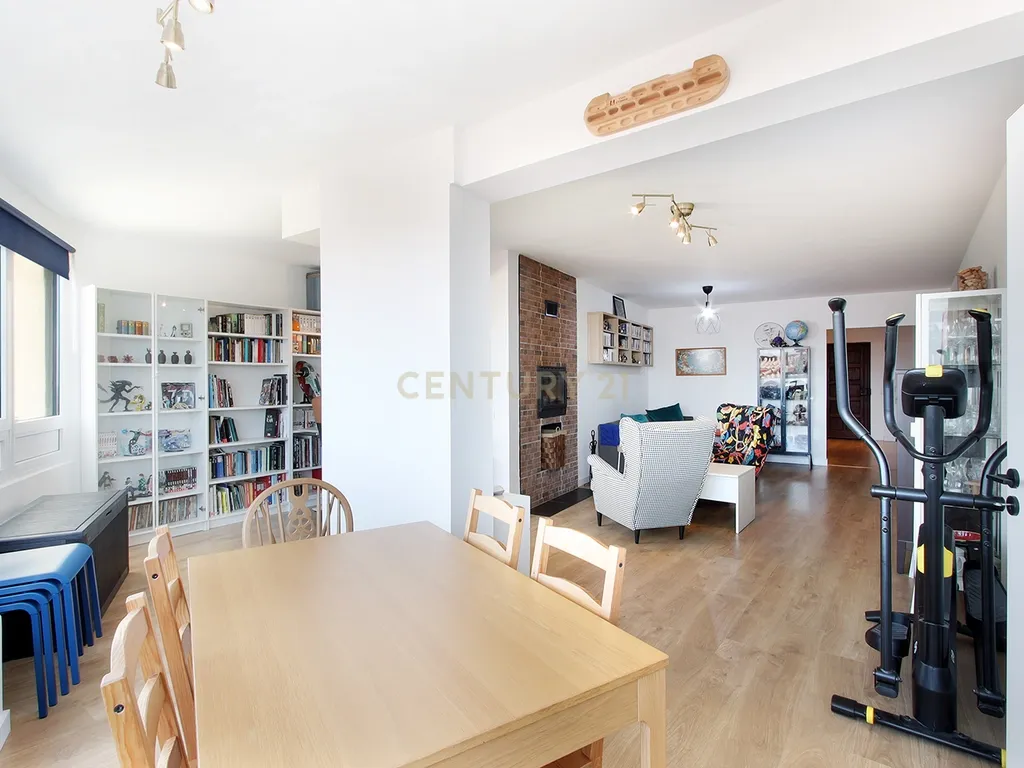 Apartamento T3 com vista p/ Serra Sintra e parqueamento em Rio de Mouro, Sintra - Image 10