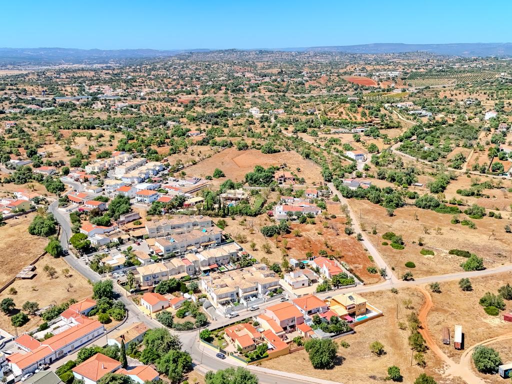 Moradia T2 com Garagem e Logradouro - Ferreiras, Albufeira - Image 38