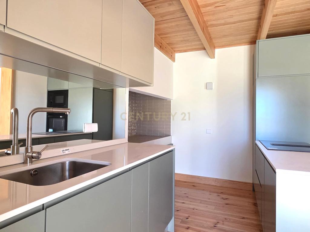 Moradia T2 com amplo terreno na Calheta - Image 7