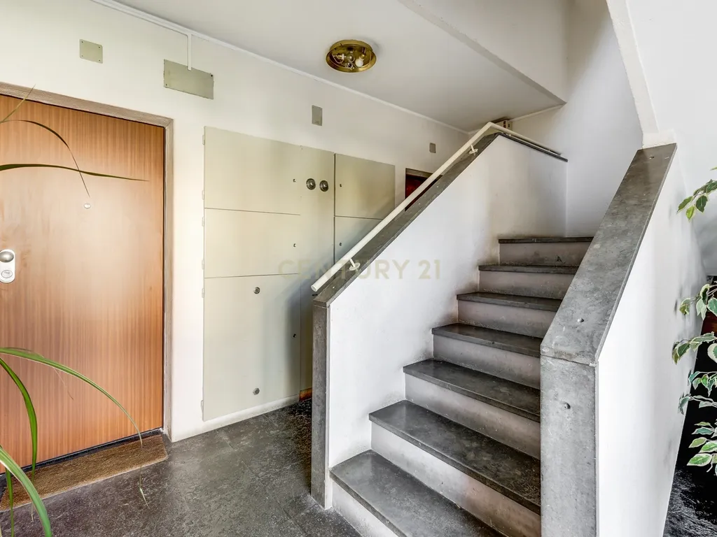 T5 Alfragide com Varanda - Image 22