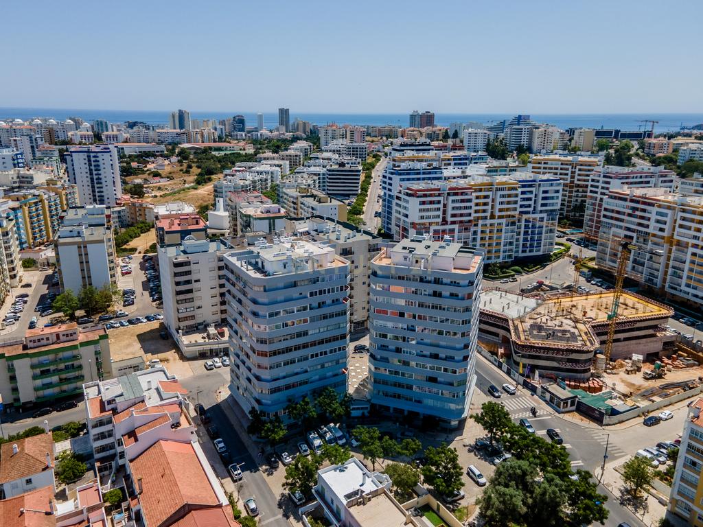 T1 Remodelado com Vista Panorâmica sobre o Rio, Cidade e Serra | Portimão - Image 18