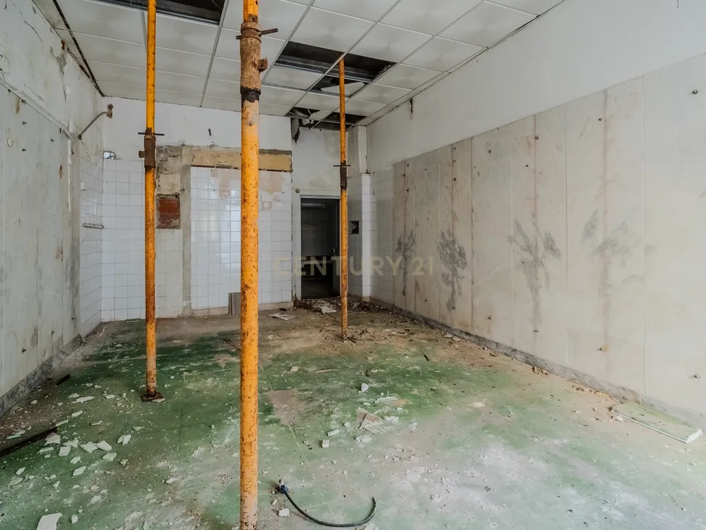 PRÉDIO PARA RECUPERAR, NO CENTRO HISTÓRICO DE PENICHE - Image 52