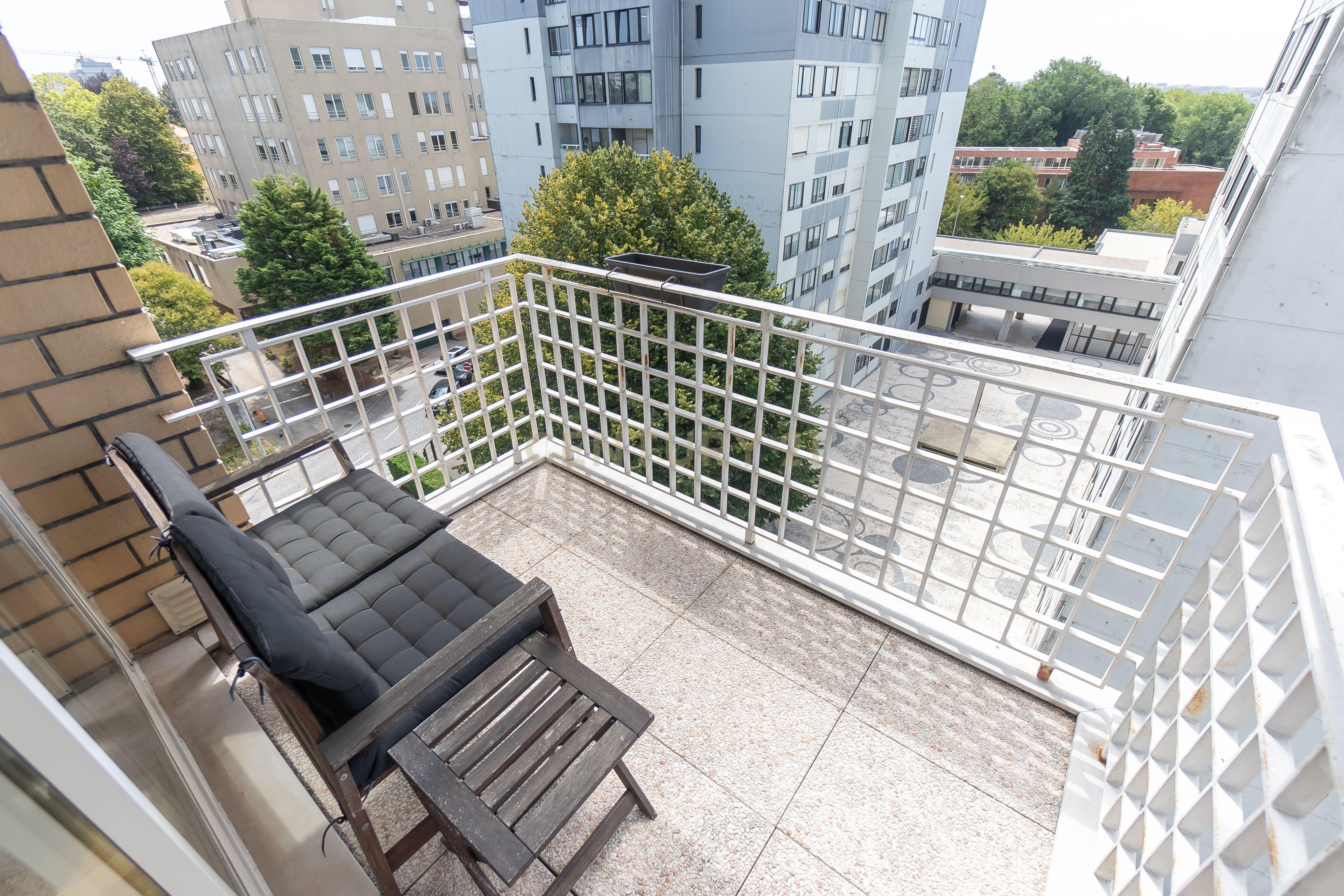 Fotografia 8 de Apartamento T2 para Arrendamento em Lordelo do Ouro, Porto
