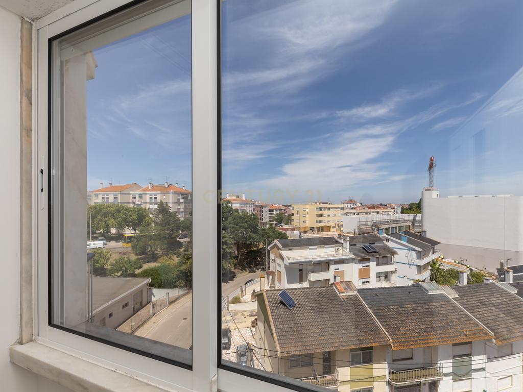 Apartamento T3 para arrendamento - 5 piso c/elevador - Amora - Image 15