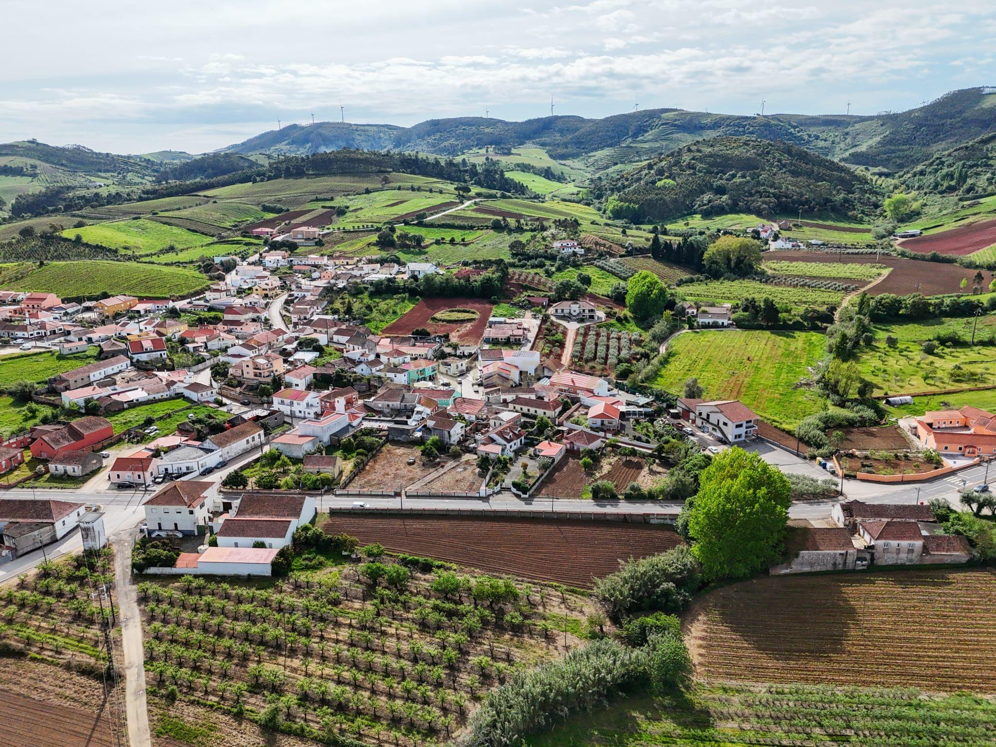 Fotografia 7 de Terreno com 2150 metros na Aldeia Grande, Maxial