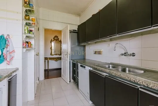 Apartamento T5 com Vista Deslumbrante sobre o Tejo – Olivais - Image 14