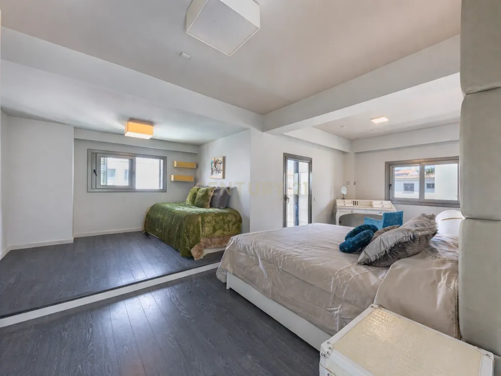 Villa de Design em Segunda Linha de Mar em Sitges com Mobiliário de Marcas de Luxo - Image 48
