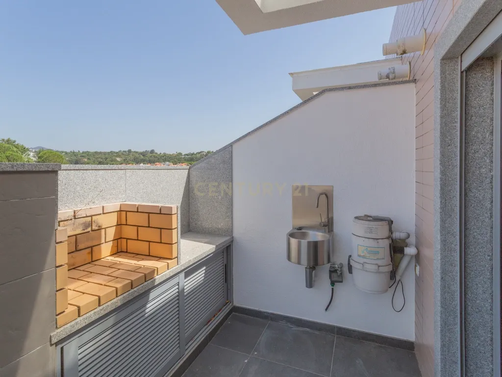 Luxuoso apartamento no Monte Estoril, Cascais com Vista Panorâmica e Acessos - Image 6