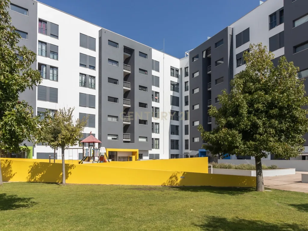 T2 c/arrecadação e parqueamento - Quinta da Trindade - Image 40