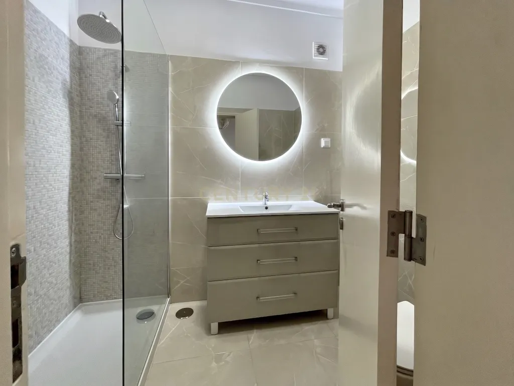 T2 para Arrendamento em Corroios – Conforto, Modernidade e Localização Privilegiada - Image 34