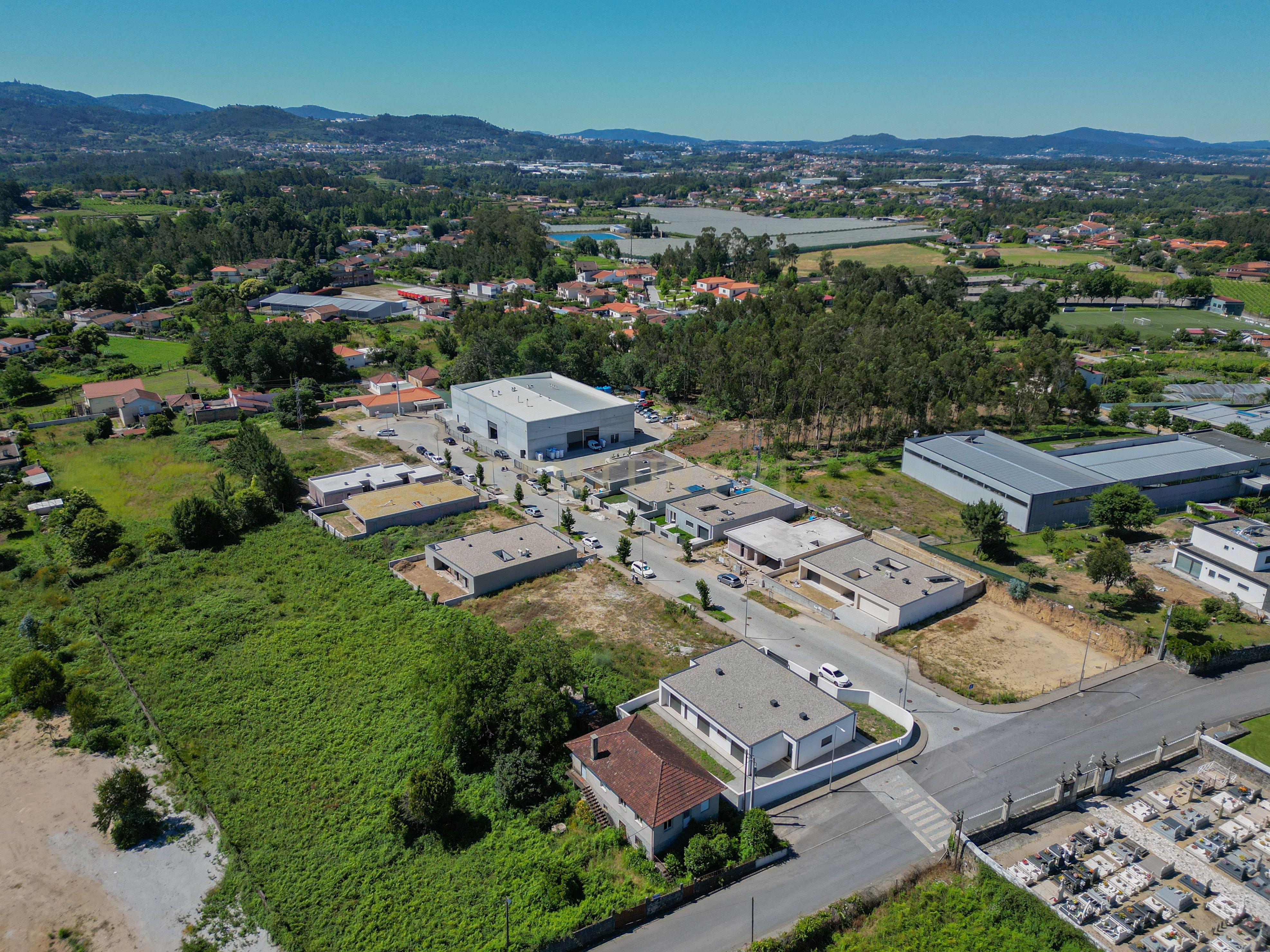 Fotografia 9 de Terreno com Projeto Aprovado em Rendufe, Amares