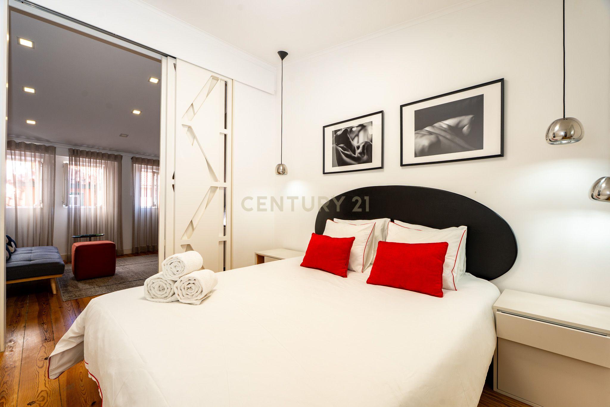 Fotografia 10 de Investir em Alfama – T1 renovado, último piso, vista de rio, em zona de forte procura