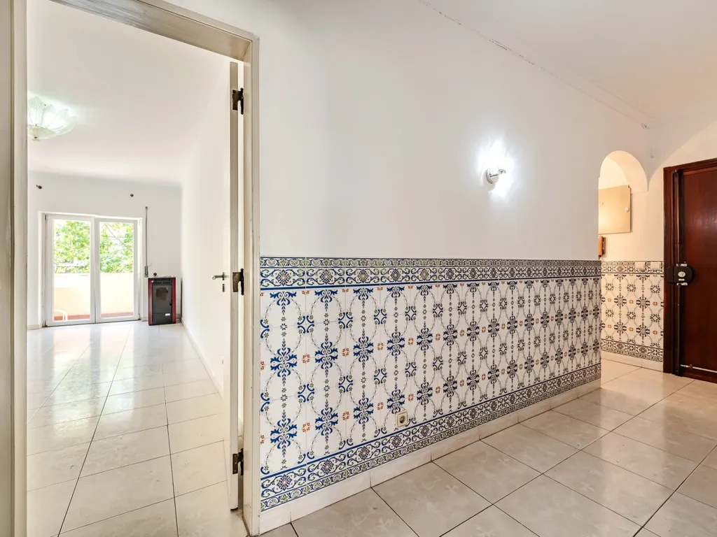 Apartamento T3 com Excelente Localização em Agualva-Cacém - Image 24