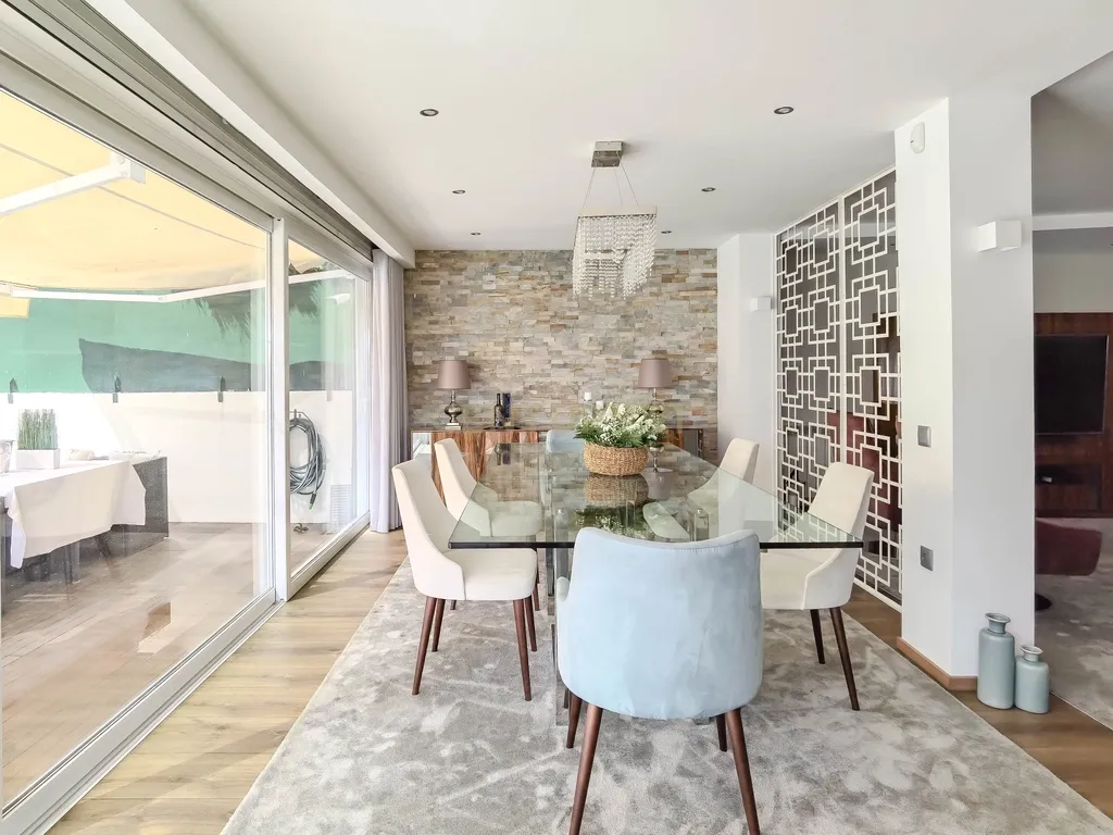 Luxuosa Moradia T3 em Gondomar com Vista Panorâmica e Piscina - Image 9