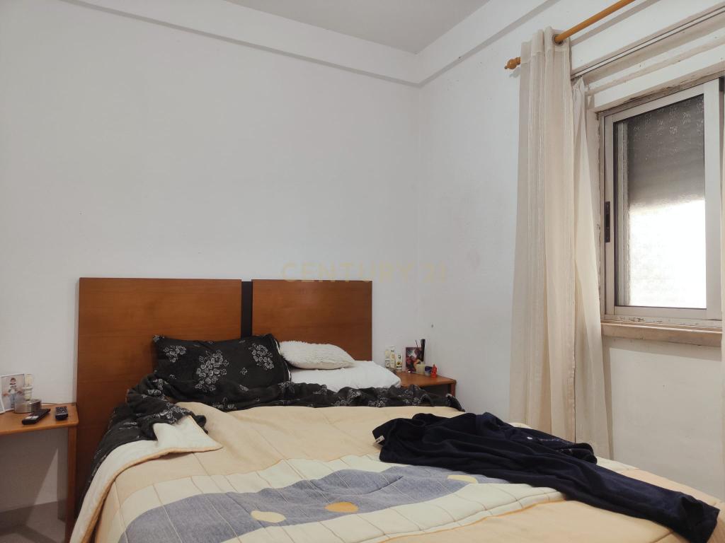 Prédio Bi-Familiar T2 e 2 Anexos Tipologia T1 Em Zona Residencial Tranquila Na Póvoa de Santo Adrião  - Image 62
