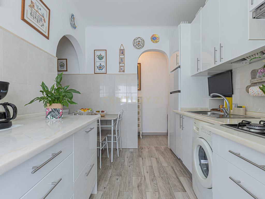 Apartamento T2 parcialmente renovado — Porto Salvo - Image 20