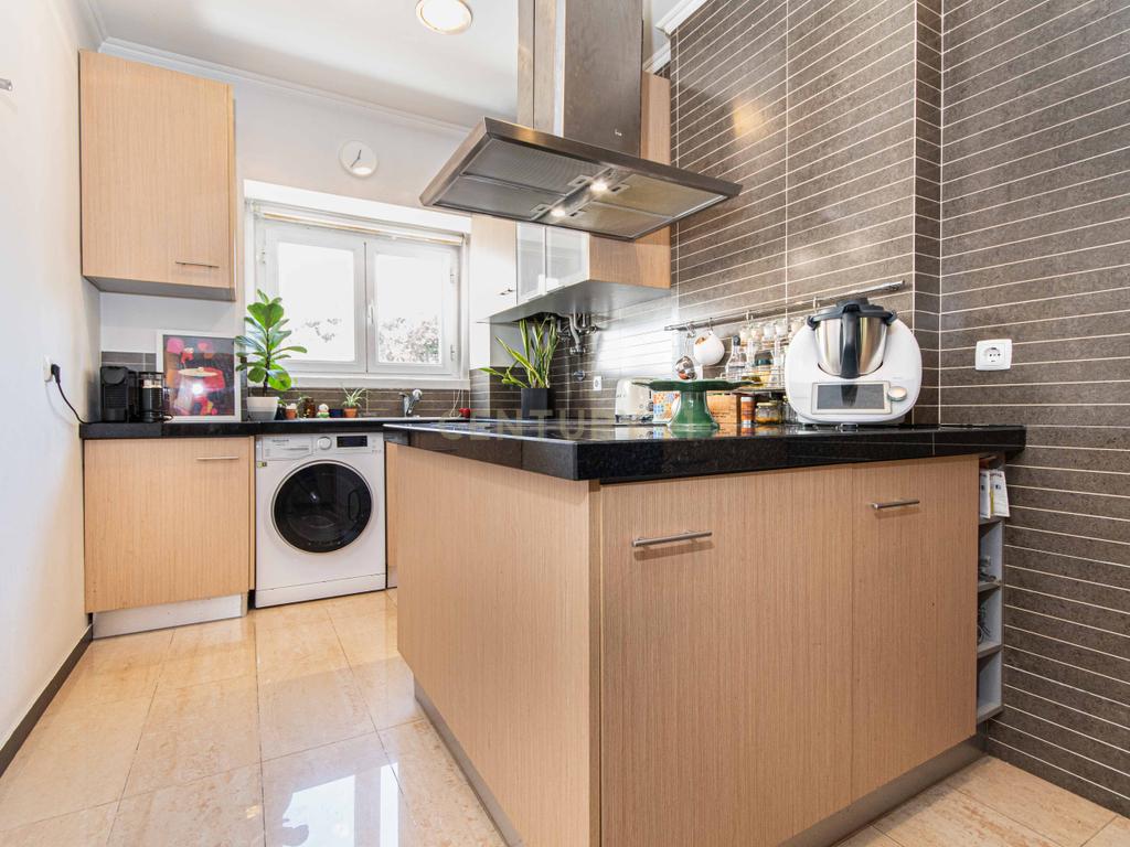 Apartamento T4 luminoso em Alvalade que combina estilo e localização premium - Image 18