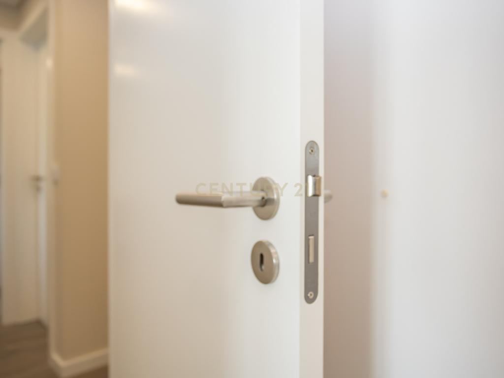 Apartamento T3 Remodelado | Bairro Novo | Seixal - Image 3