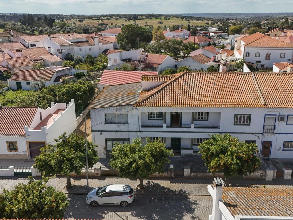 Moradia T6 com Jardim e Vista Panorâmica em Avis - Image 29