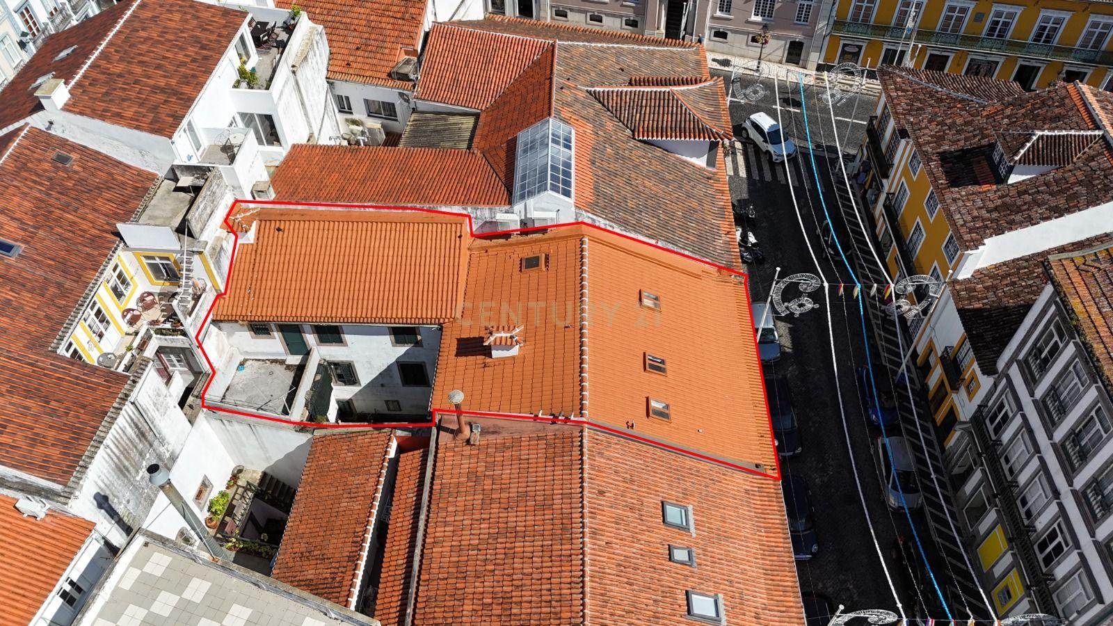 Fotografia 4 de Moradia com Espaço Comercial no Coração de Angra do Heroísmo – Uma Oportunidade Única de Investimento