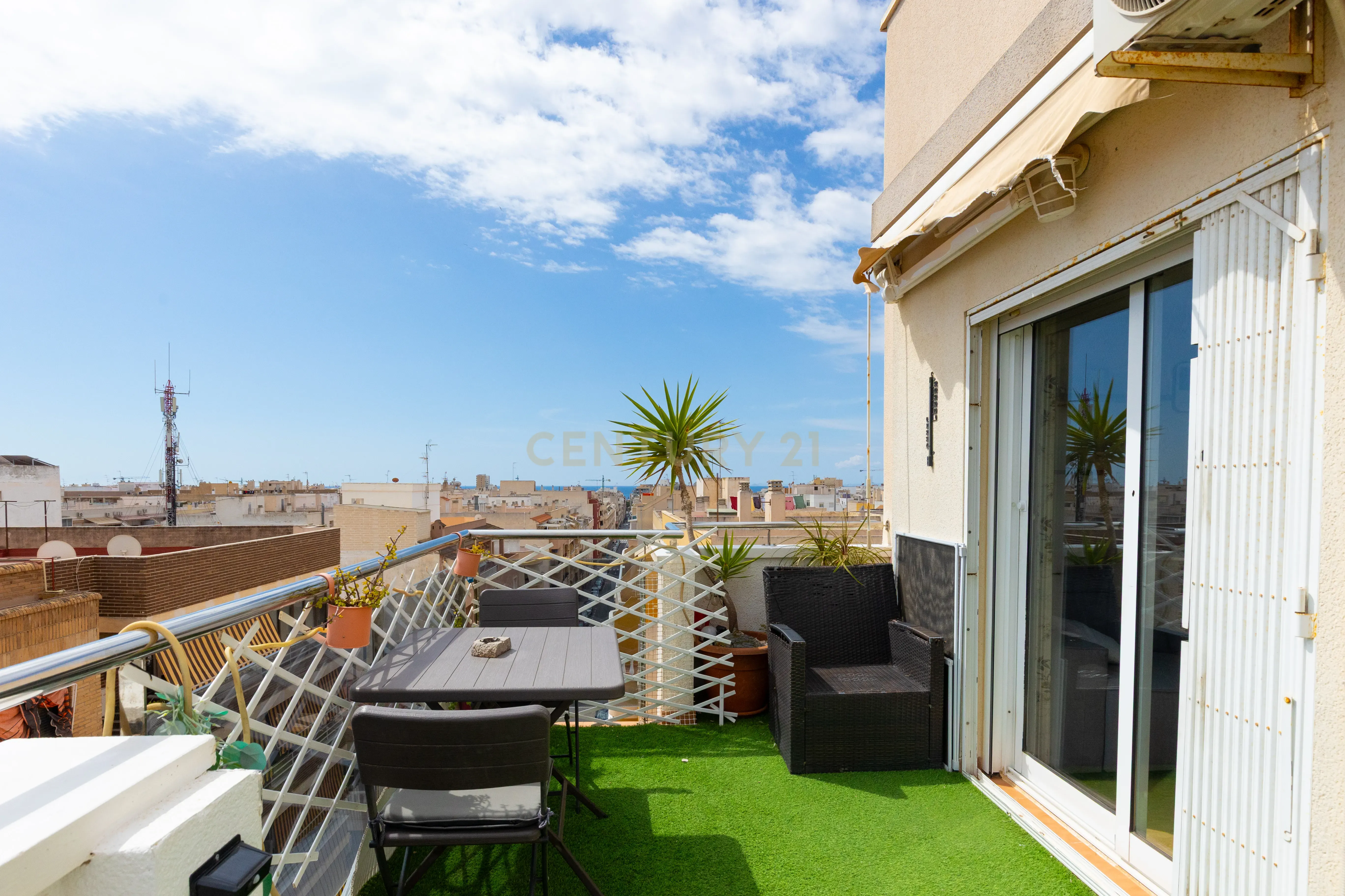 Penthouse com Vista Mar Perto do Centro de Torrevieja - Image 1