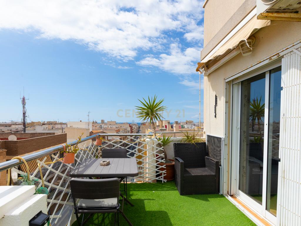 Penthouse com Vista Mar Perto do Centro de Torrevieja - Image 1