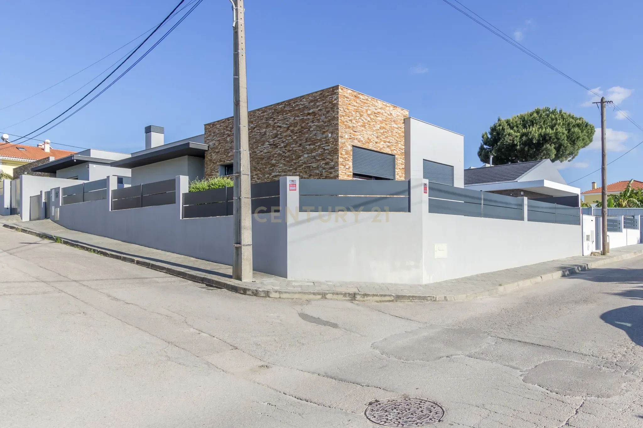 Fernão Ferro - Moradia Isolada de Quatro Assoalhadas com Piscina em Fernão Ferro   - Image 37
