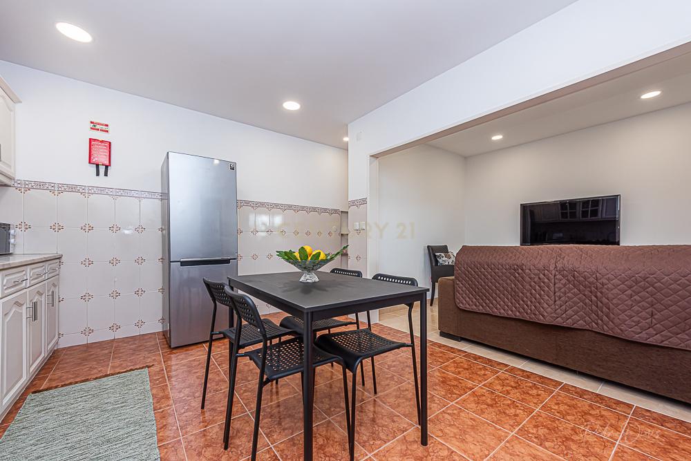 Alojamento Estudantil LÁ-SALETTE ( quarto Melro Azul 11m2 ) - Image 6