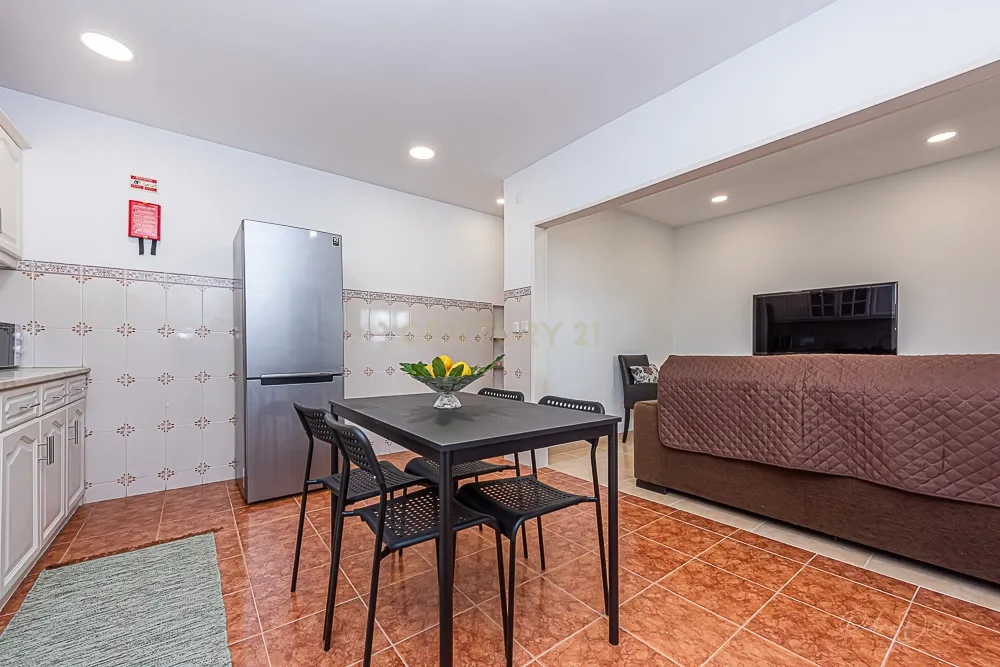 Alojamento Estudantil LÁ-SALETTE ( quarto Melro Azul 11m2 ) - Image 6