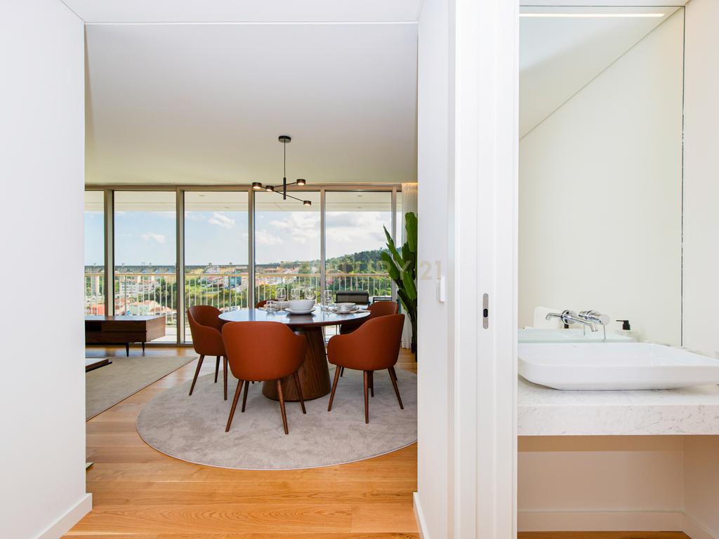 Apartamento de Luxo com 3 Quartos Virado a Sul na prestigiada Infinity Tower - Image 9