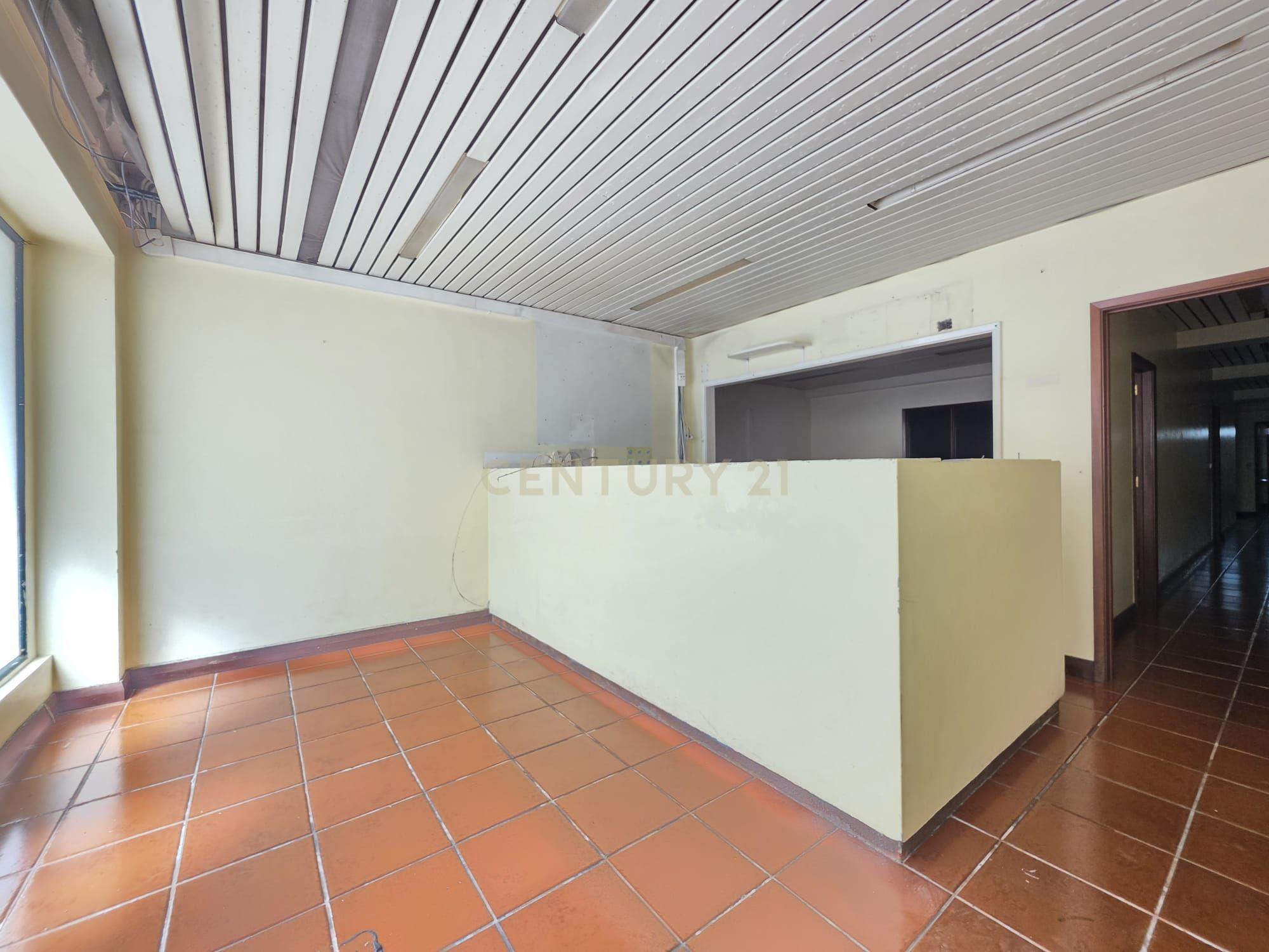 Fotografia 5 de Espaço Comercial | 111 m² | Rua de Lisboa | Excelente Localização