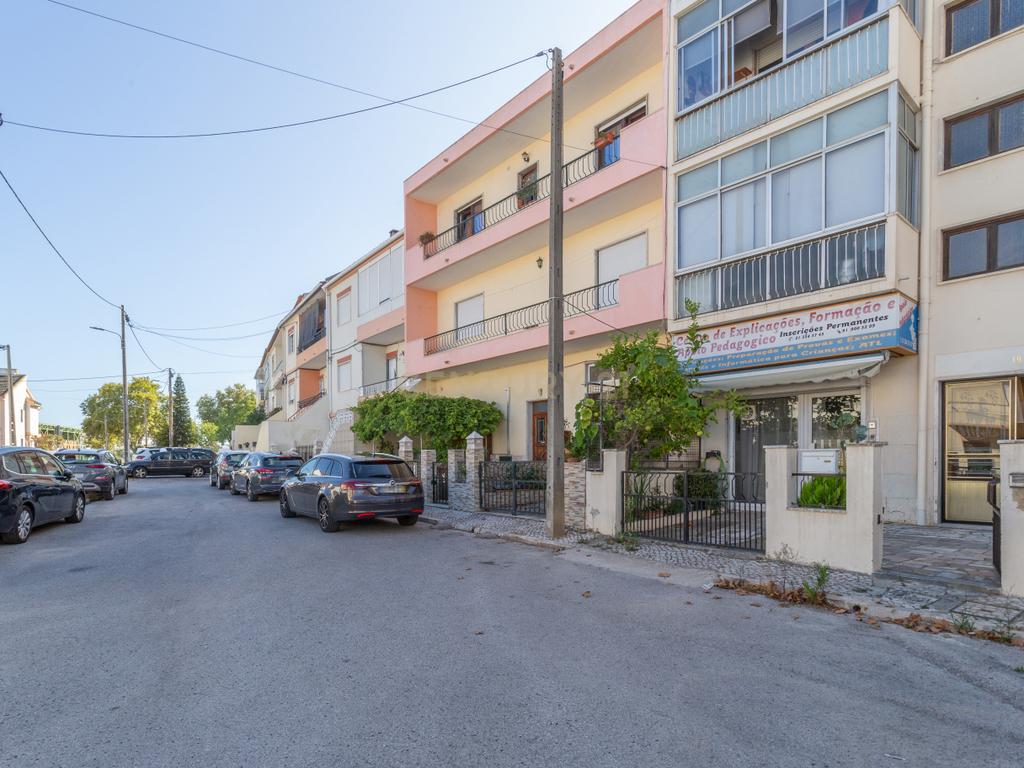 Apartamento Remodelado em Corroios, Seixal T3 + 3, garagem e Terraço - Image 49