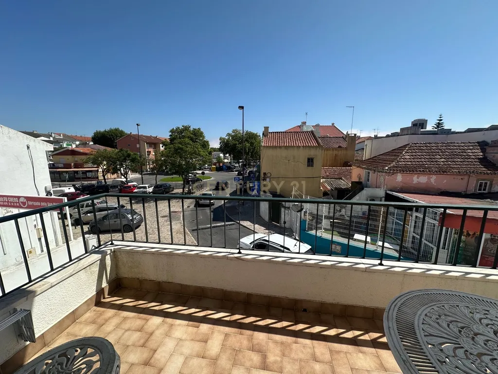APARTAMENTO T2 | LOCALIZAÇÃO CENTRAL EM TIRES | EM EXCELENTE ESTADO DE CONSERVAÇÃO - Image 9