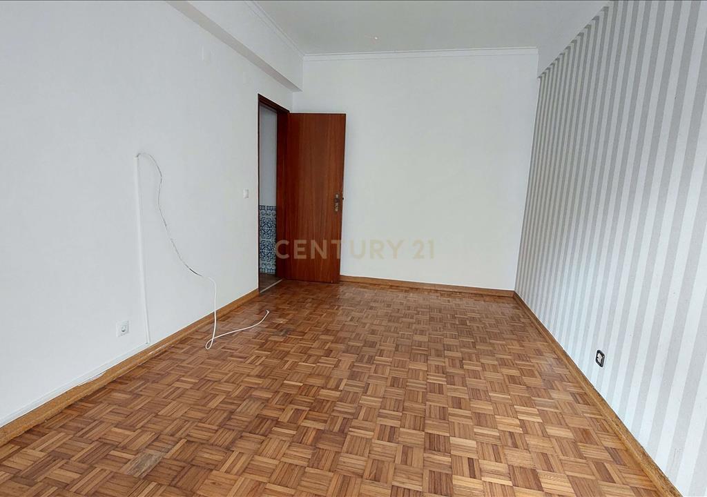 Apartamento T2 Rio de Mouro - Image 11