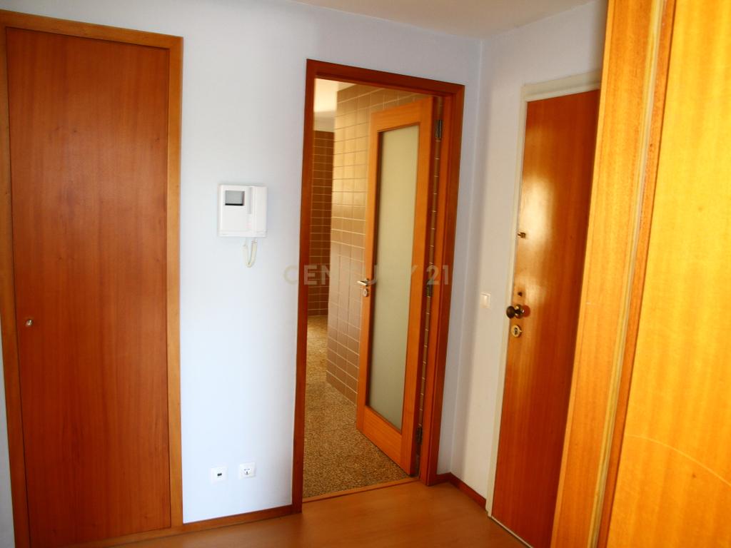 Apartamento T3 com Garagem e Arrumos, Moreira da Maia, Maia - Image 22