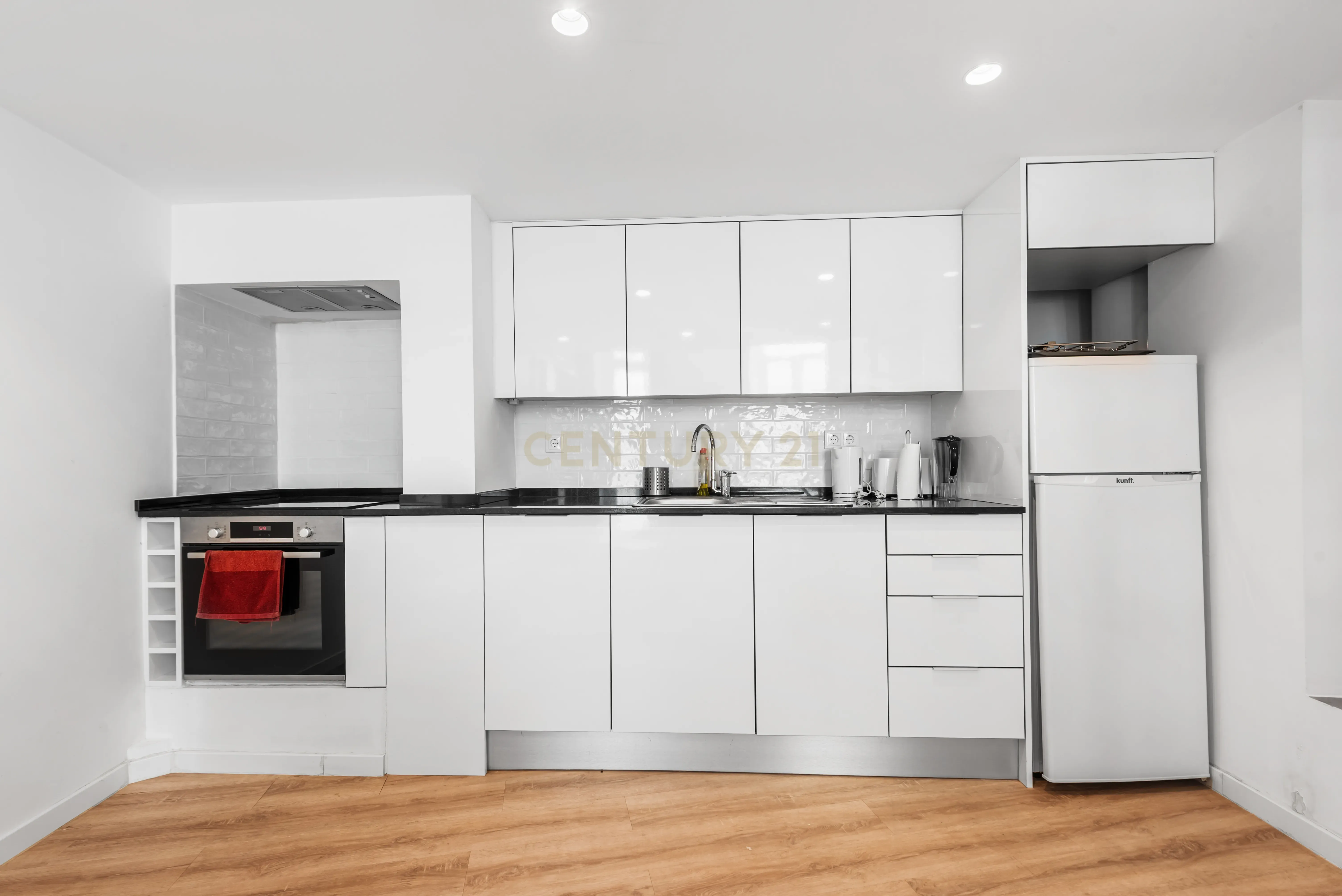 Fotografia 10 de Loft T0+1 Renovado em Alcântara a 50 metros da futura estação de metro de Alcântara