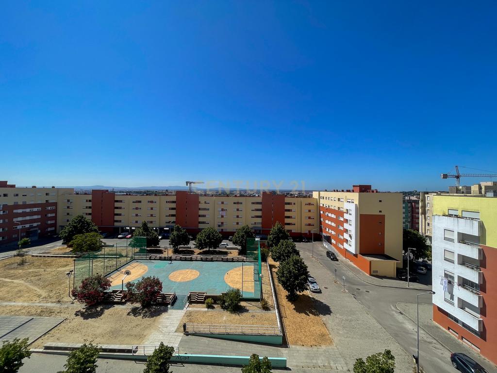 Apartamento T2 com Excelente Localização no Monte de Caparica - Image 14