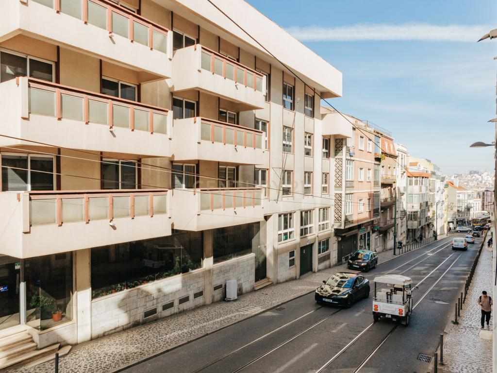 T2+1 com Terraço de 50m², Estacionamento e Localização Premium na Graça / Penha de França - Image 21