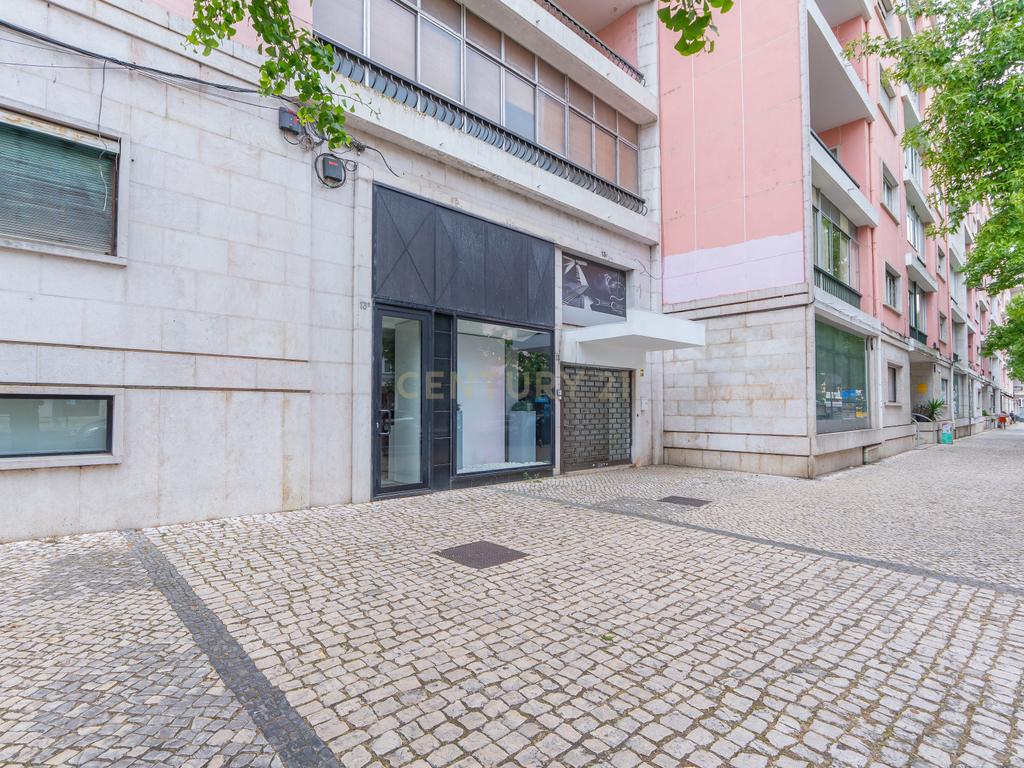 Loja com Várias Divisões para Arrendamento – Avenida João XXI, Lisboa - Image 1
