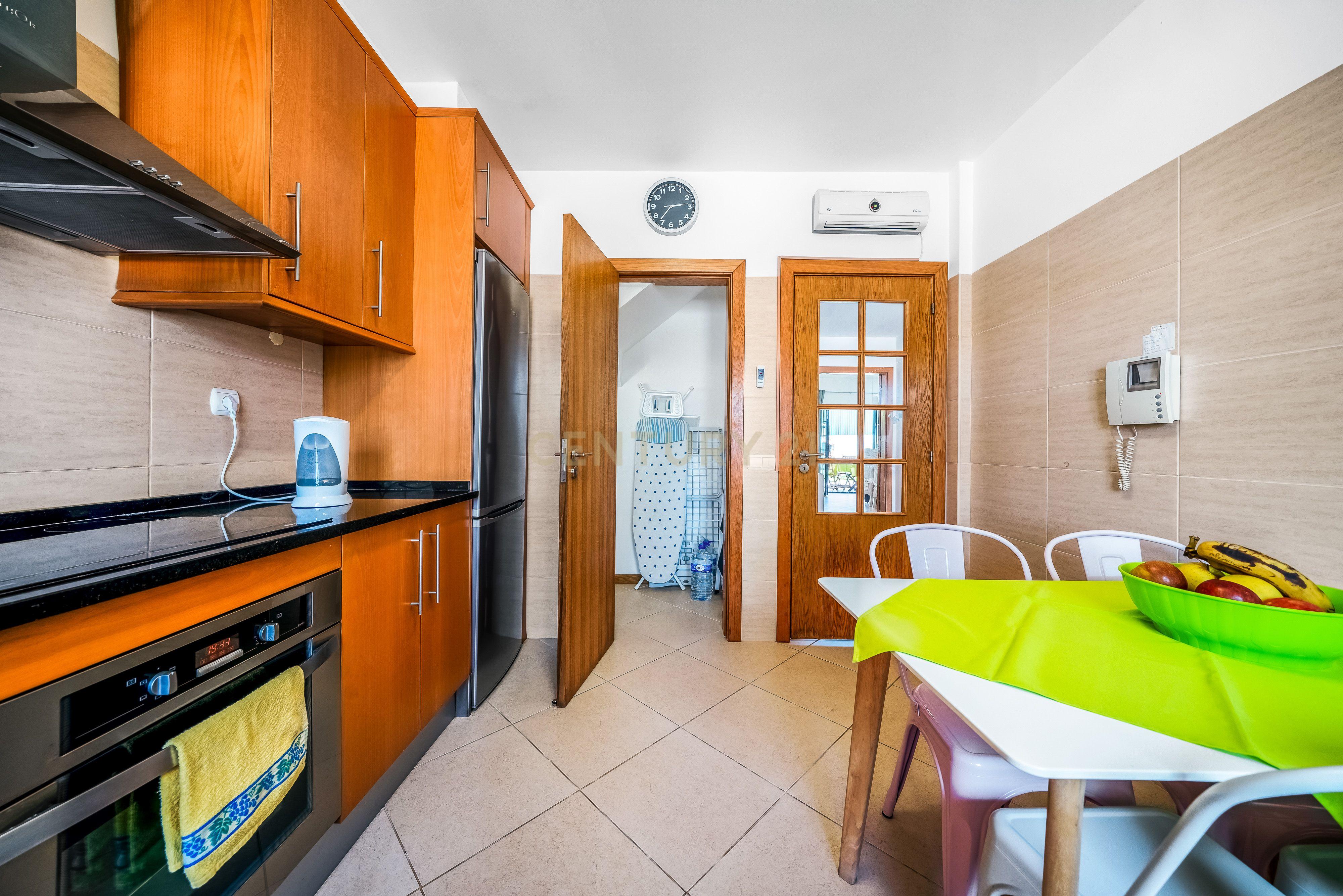 Fotografia 9 de Moradia de Canto T2+2 com jardim em Condomínio Privado com Piscina – Ferreiras, Albufeira