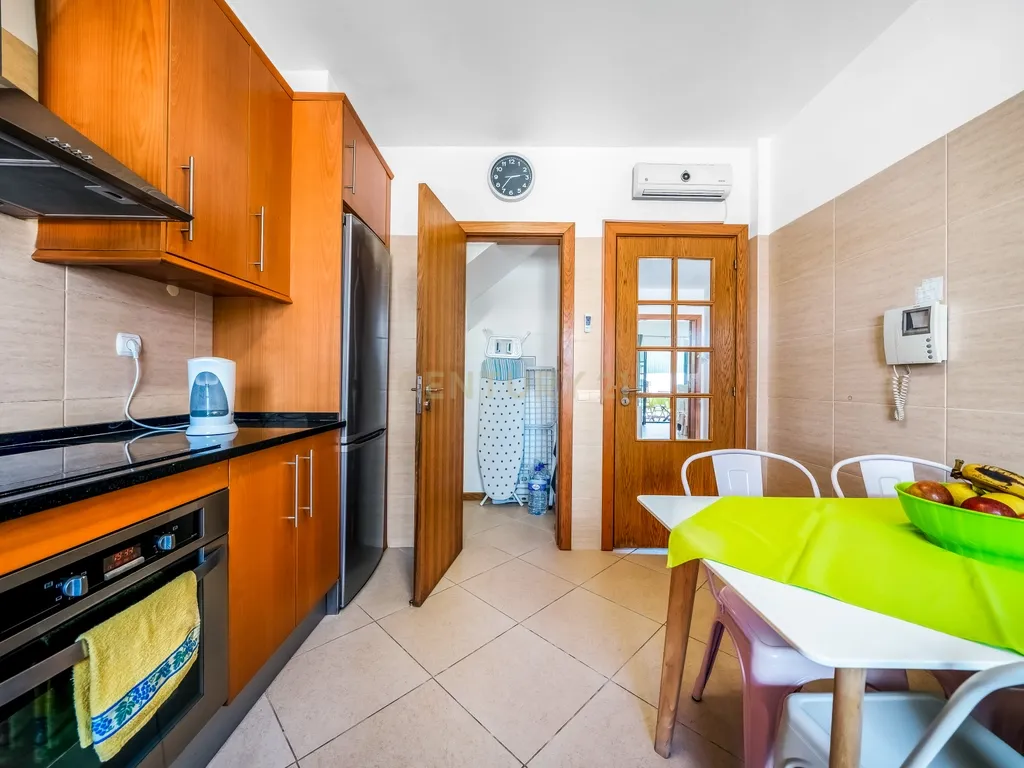 Moradia de Canto T2+2 com jardim em Condomínio Privado com Piscina – Ferreiras, Albufeira - Image 9