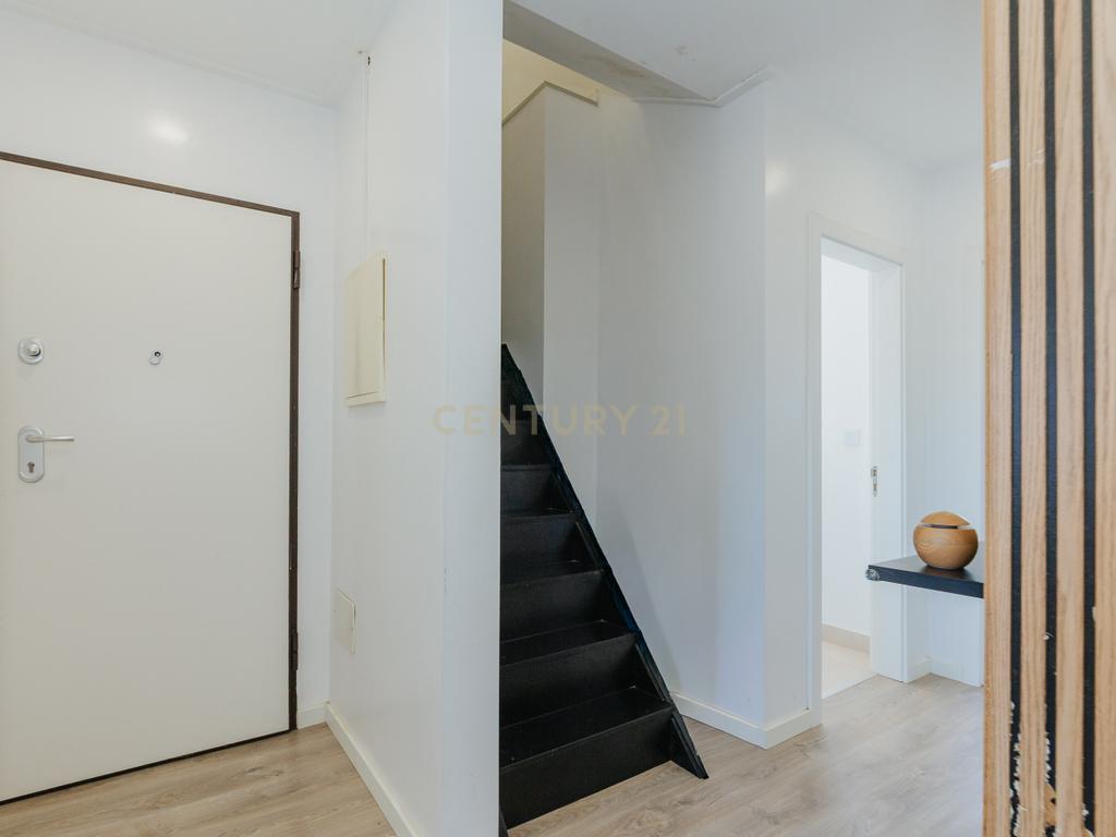 Apartamento T2+1 Renovado em Alhos Vedros - Image 19