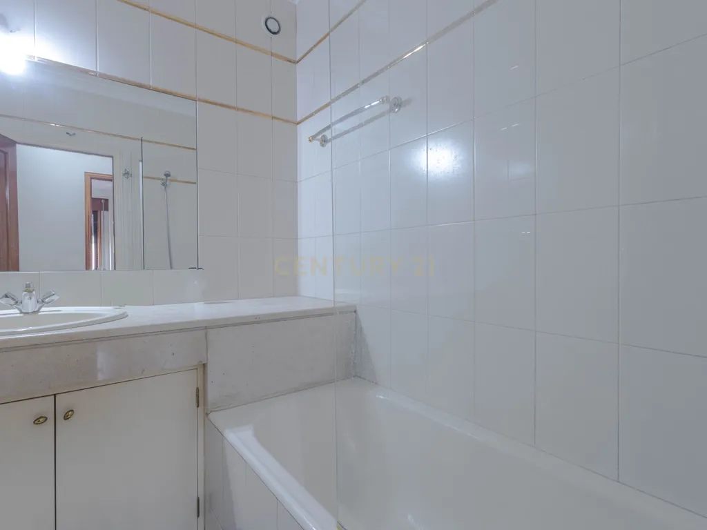 Excelente Apartamento T2 na Travessa das Condominhas - Image 29