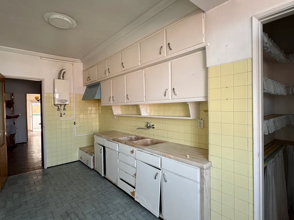 Apartamento T4 em Almada em frente ao metro de superfície! - Image 2