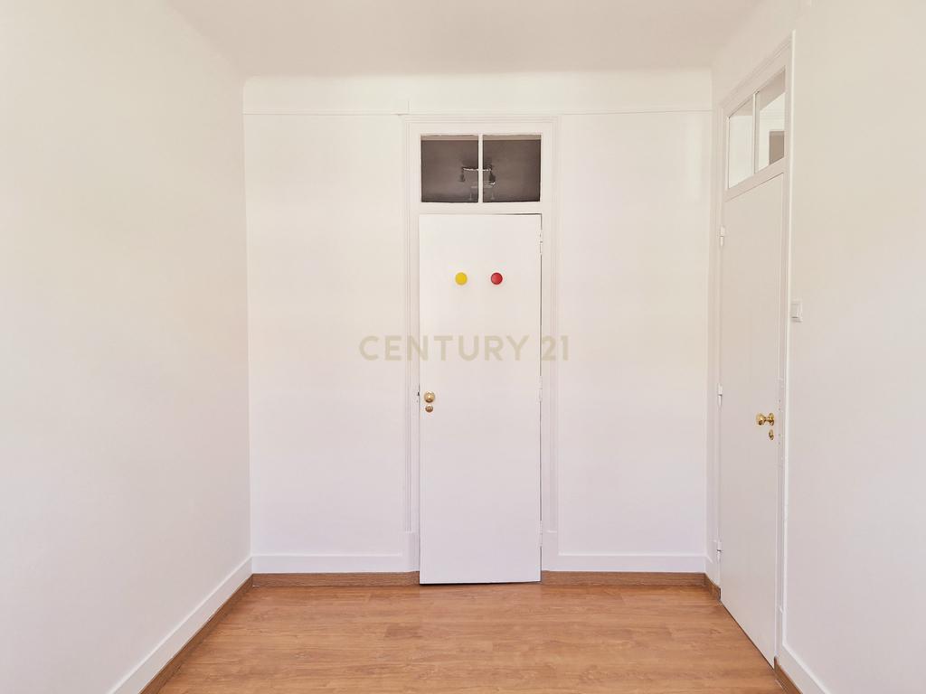 Apartamento T3+2 para Arrendamento em Campolide - Image 9