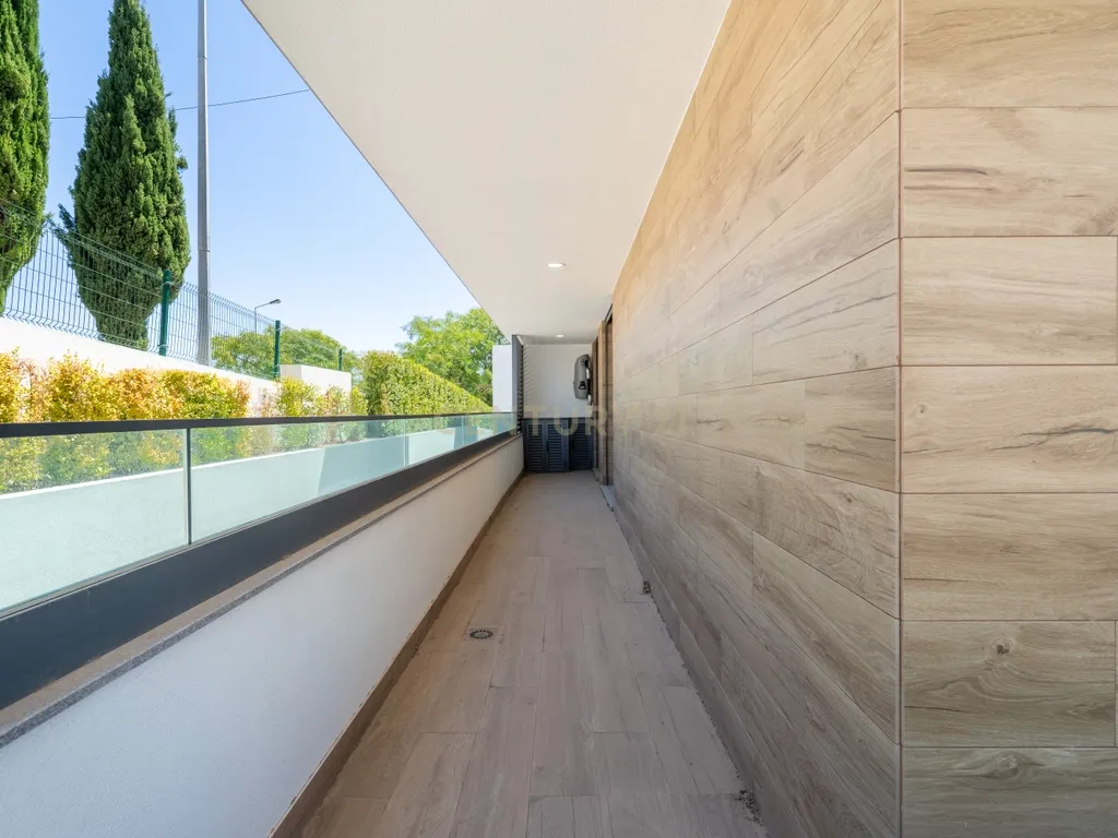 Apartamento T2 Novo a Estrear, Piscina, Estacionamento Privativo, no Centro de Albufeira – Correeira - Image 5