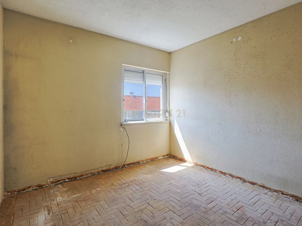T2 na Arrentela junto à Baía do Seixal – Excelente oportunidade para remodelação - Image 7