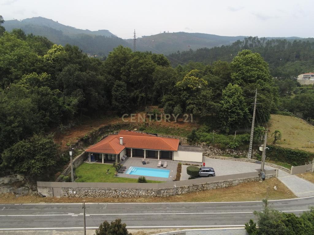  Moradia Térrea com Piscina | Braga - Gerês - Image 62