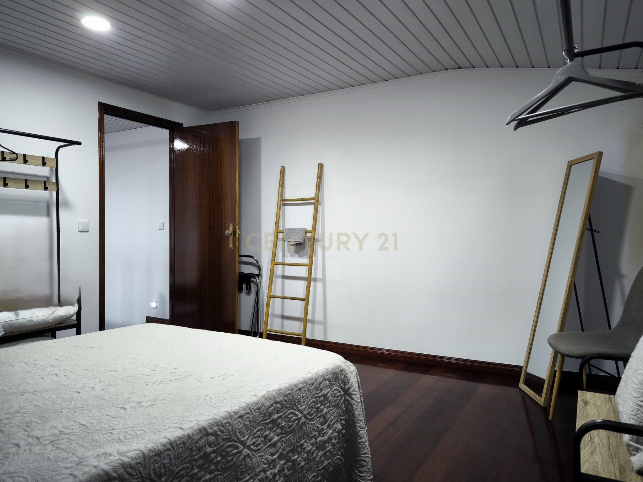 Moradia T2 no Centro da Ribeira Grande – Localização Privilegiada - Image 13