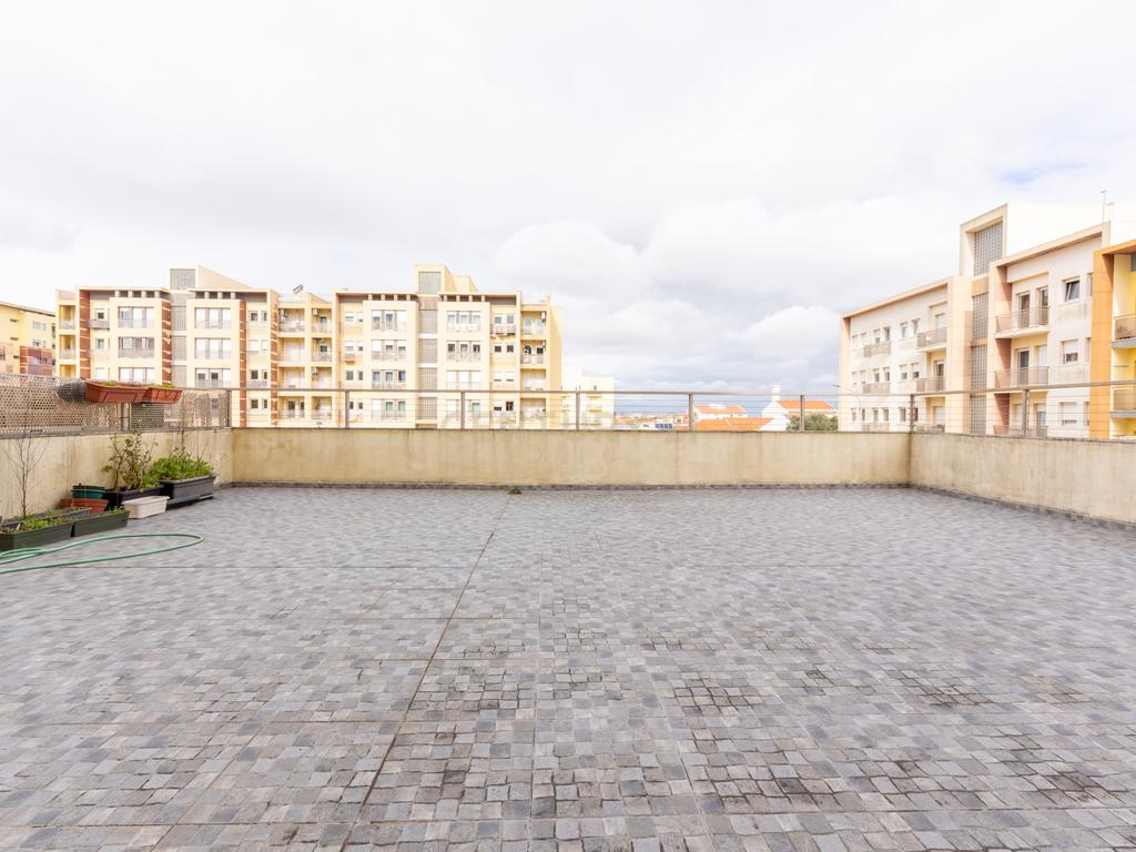 Apartamento T3 com 2 Terraços Gigantes e Vista Rio – A 10 min de Lisboa - Image 15